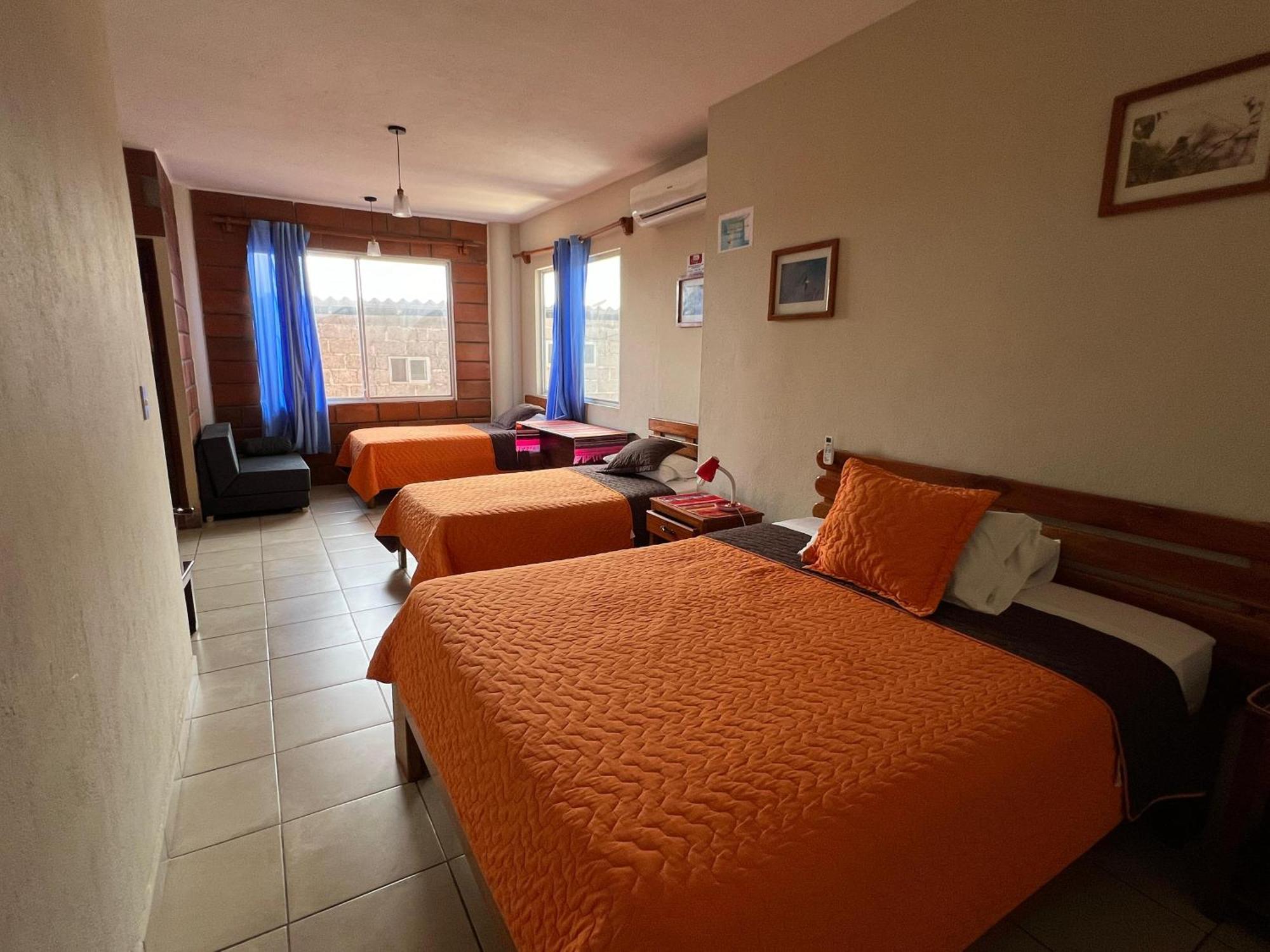 Hostal Cattleya Puerto Baquerizo Moreno Bagian luar foto