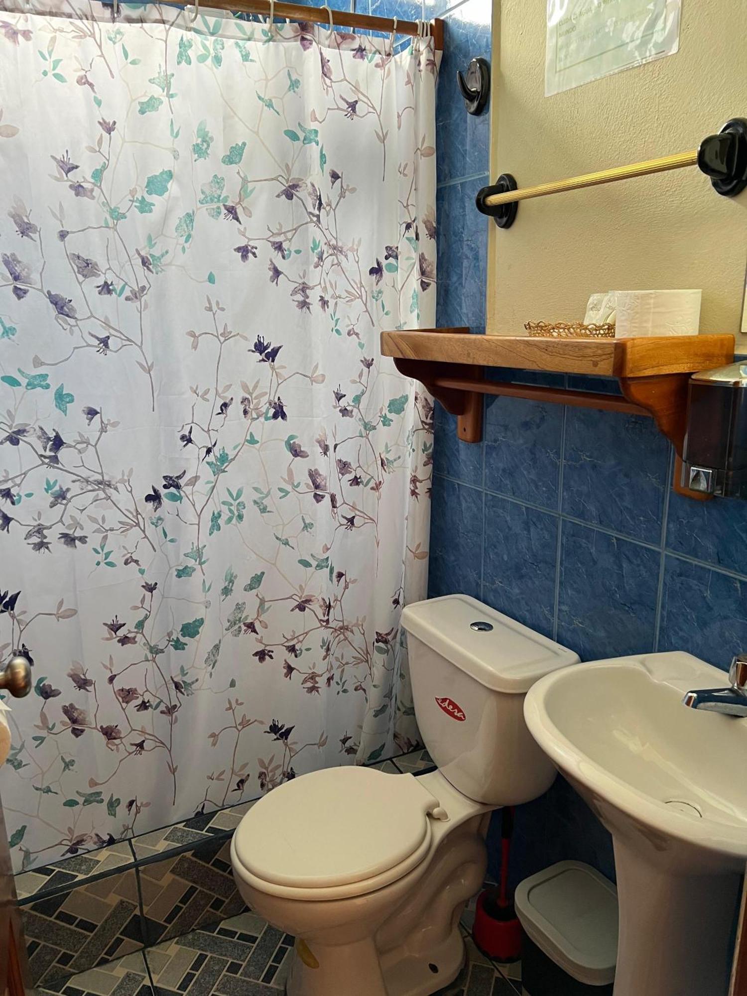 Hostal Cattleya Puerto Baquerizo Moreno Bagian luar foto