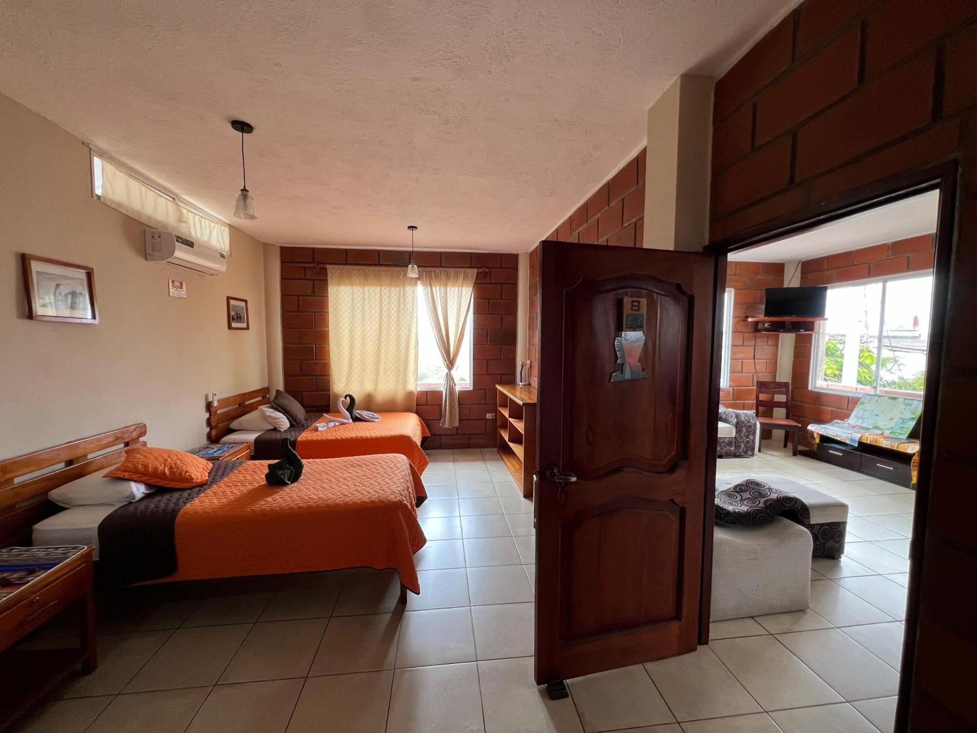 Hostal Cattleya Puerto Baquerizo Moreno Bagian luar foto