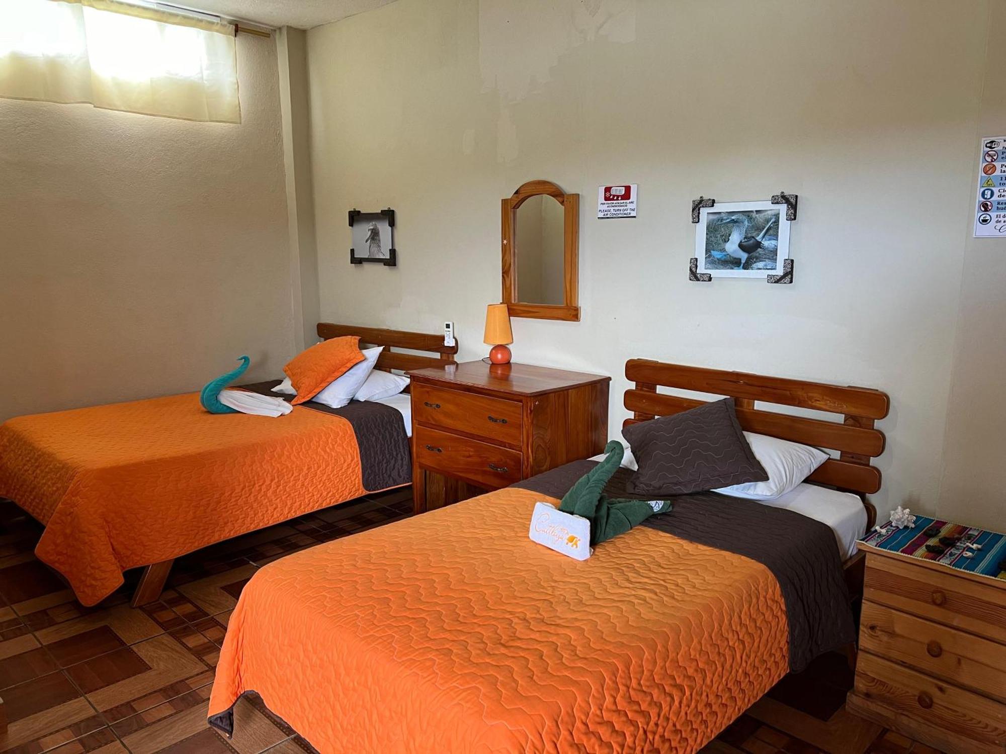Hostal Cattleya Puerto Baquerizo Moreno Bagian luar foto