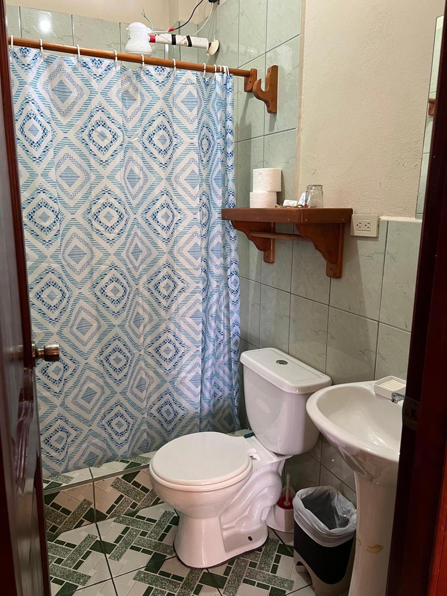 Hostal Cattleya Puerto Baquerizo Moreno Bagian luar foto